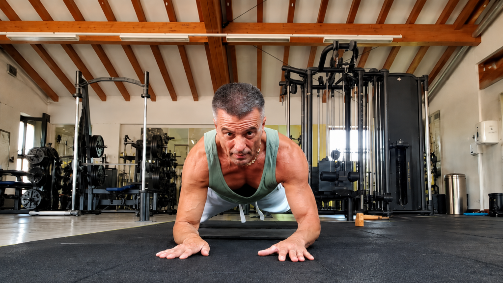 Calisthenics dopo i 60 anni: la storia di Mauro Delmarco, tra Full Planche e nuovi obiettivi