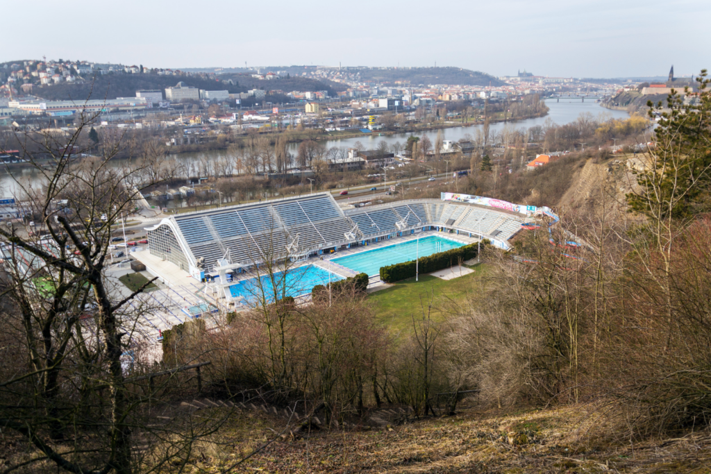 Stadi e centri sportivi come micro‑reti energetiche: vantaggi pratici di fotovoltaico + batterie
